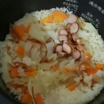 炊飯器ごとの画像です(笑)とっても簡単で家族に好評でした。素敵なレシピをありがとうございました！